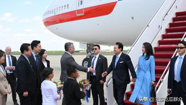 韩国夫人访美第一天造型,韩国第一夫人访问英国