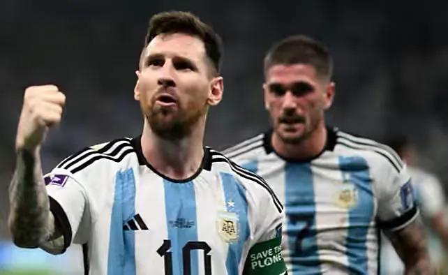 梅西历史地位仅次于贝利马拉多纳,足坛百大巨星之梅西