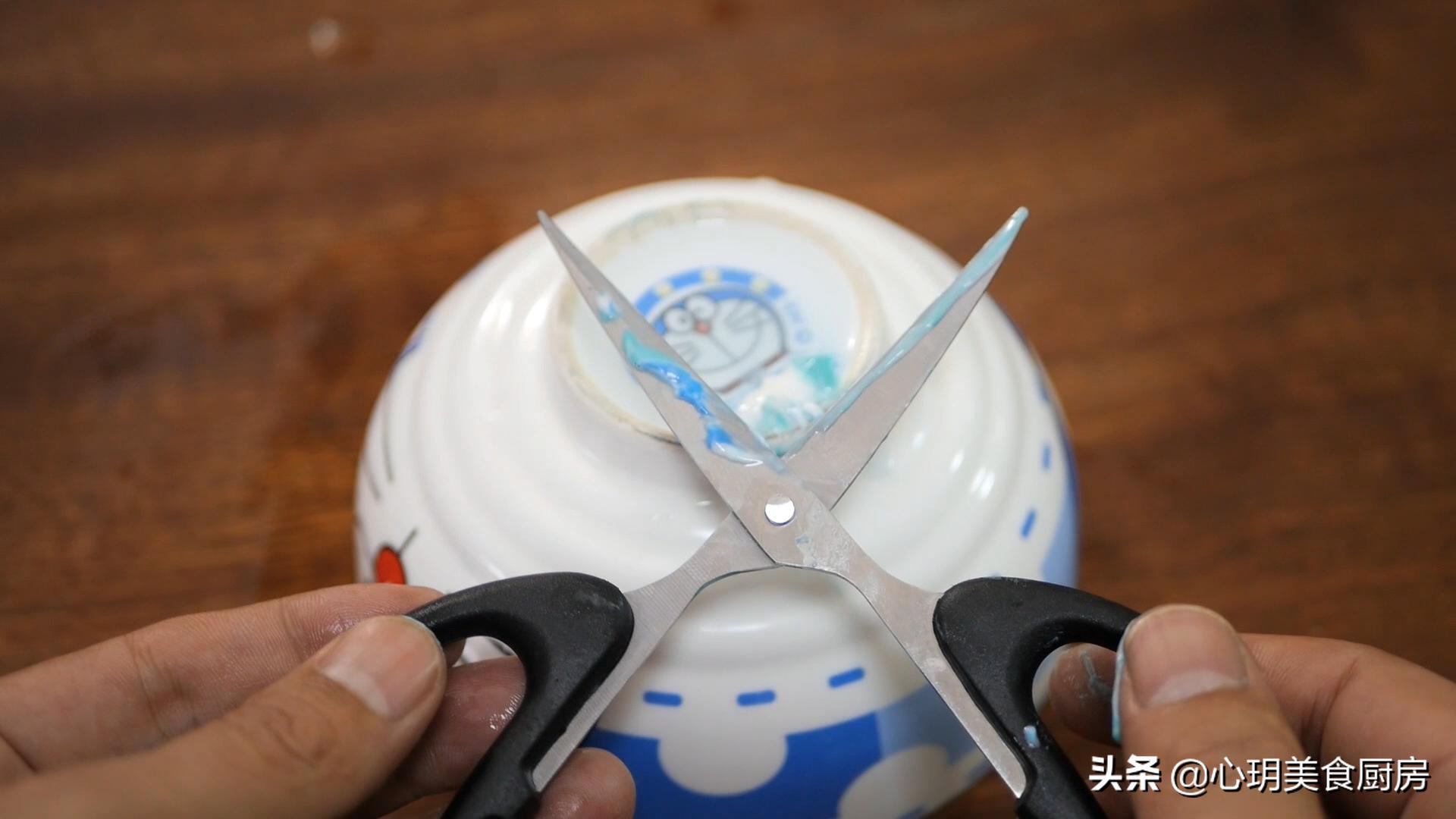 不管剪刀多钝简单一招立马变锋利,剪刀不锋利可以试试这种方法