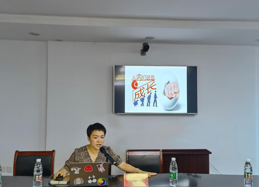 周恩来红军小学“全国巾帼文明岗”与勺湖社区开展结对共建活动