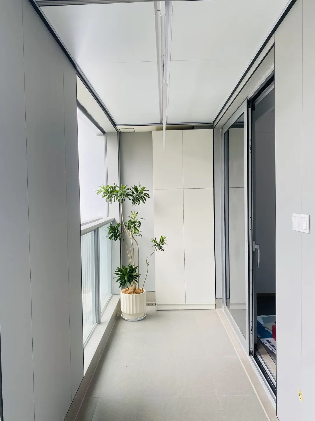 蜂窝板和铝合金做阳台柜哪个好,铝制蜂窝板阳台柜