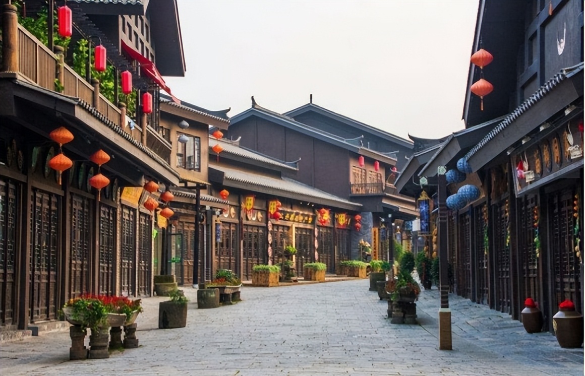 休闲度假到丹寨万达小镇，各色美食和非遗项目让你“尽享”