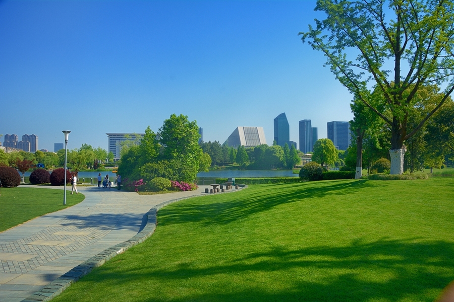 放纵任性是儿童的权利,玩耍是小孩子天性名句