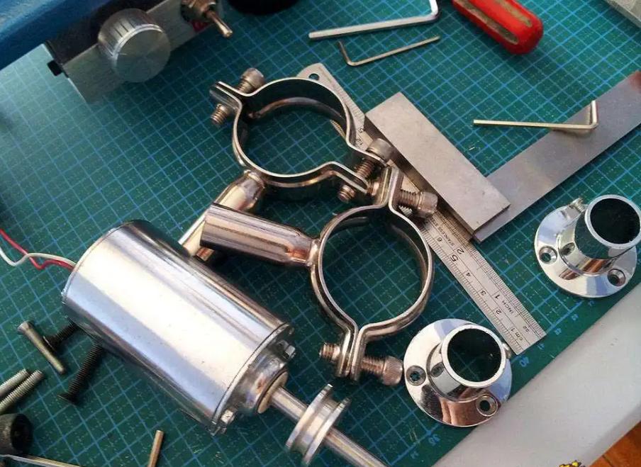 【左撇子手工】给*男猛**的礼物！车床自制精美的mini哑铃！