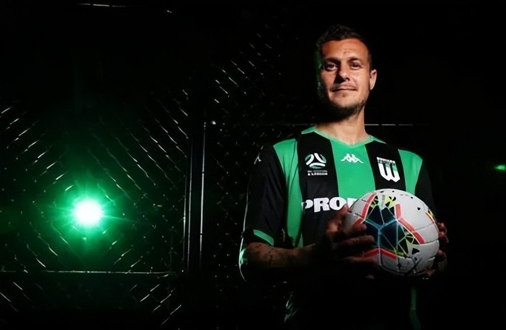 退役后足球巨星集锦,退役球员重返赛场