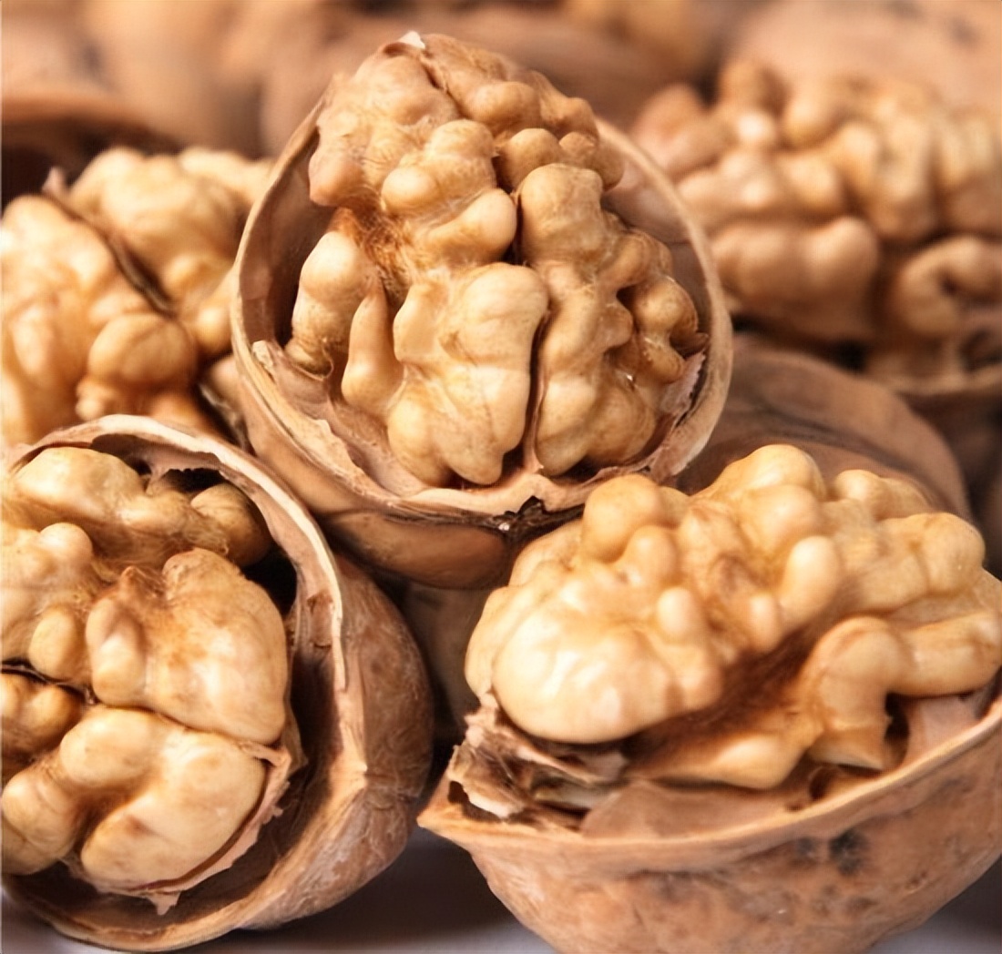 高血压可以每天吃2-3个核桃吗,高血压糖尿病患者可以吃核桃吗