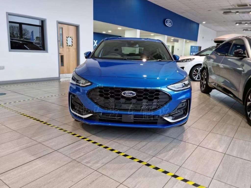 20201.5t福克斯两厢最高配,福克斯2020两厢锋潮版对比思域