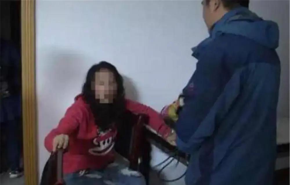 “*爱性**陷阱：丈夫、发小、我，三人*欲情**纠葛”