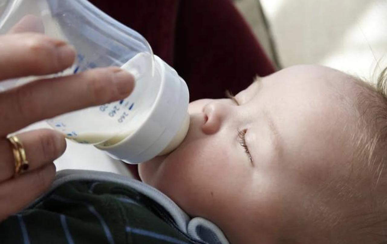 宝宝厌奶期怎么办最快最有效,宝宝厌奶期最快的解决方法