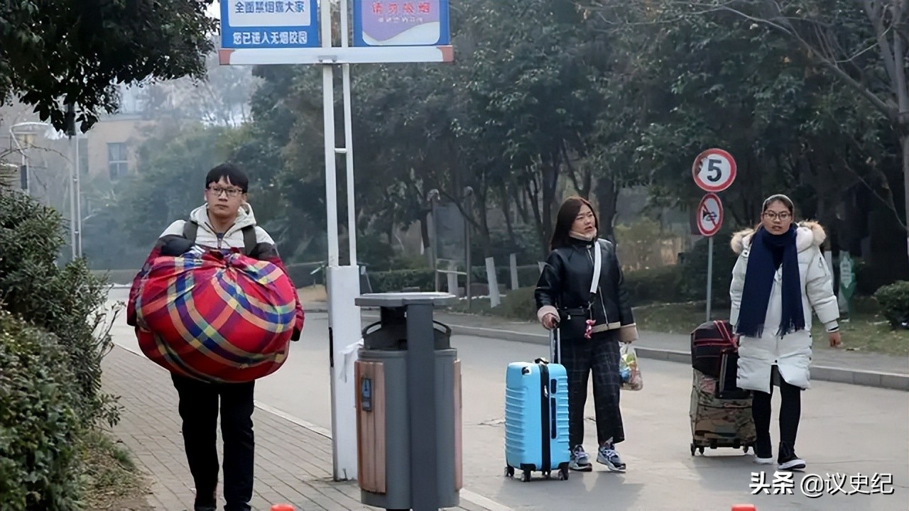 没钱交学费不发毕业证，医科大学生流浪16年患重病，母亲精神失常