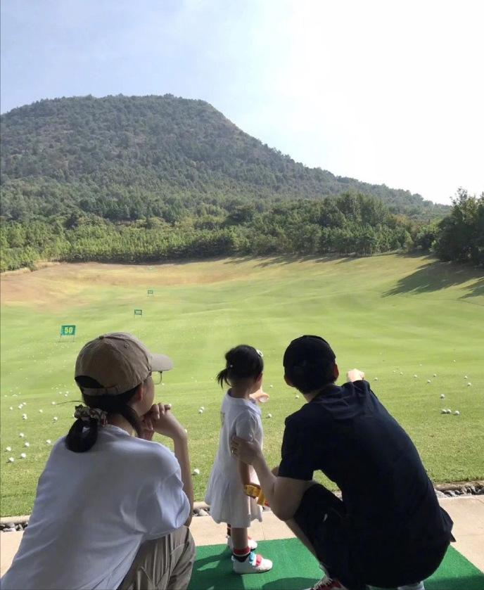 董子健孙怡离婚后首同框图文,董子健离婚后谈及孙怡原视频