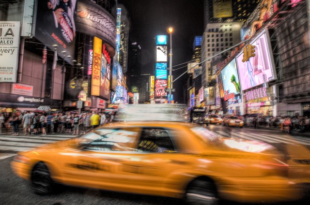 90年代，我爸妈在成都跑出租车年入20万，如今有房有车存款3000万