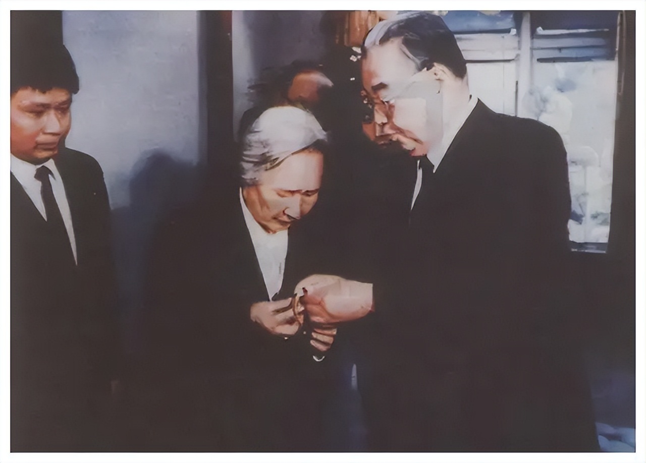 金日成苦寻女战友50年，看到照片急忙道：“没错，就是她！”