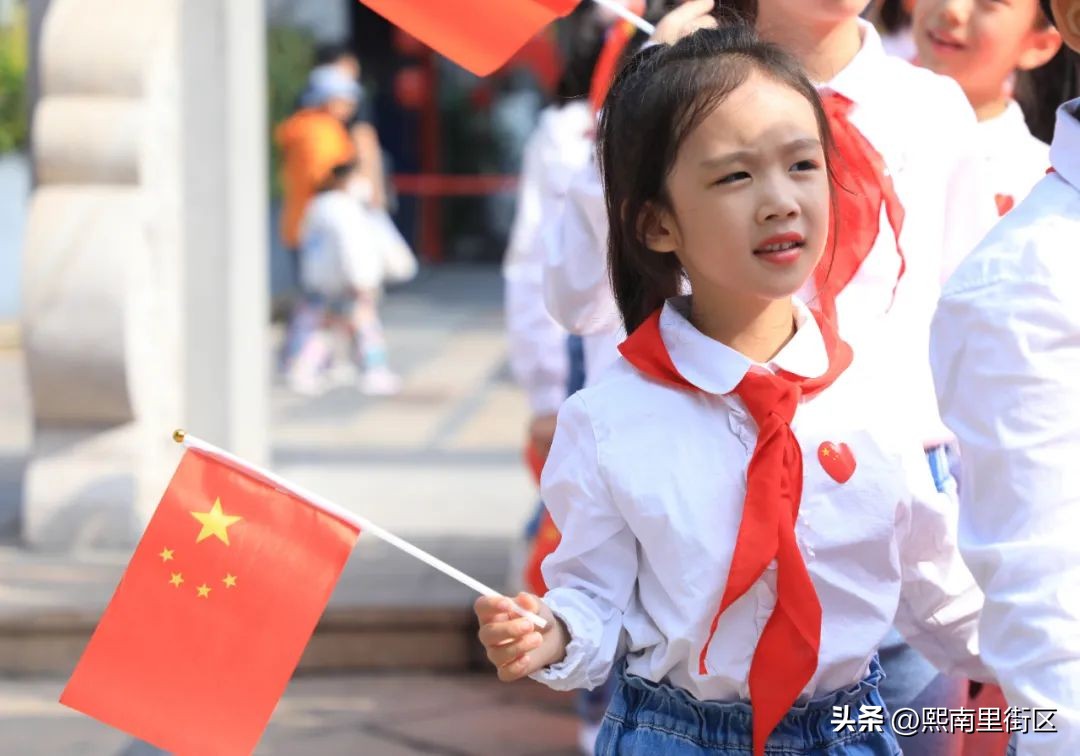 小学迎国庆快闪歌唱祖国,快闪庆祝祖国生日小学生