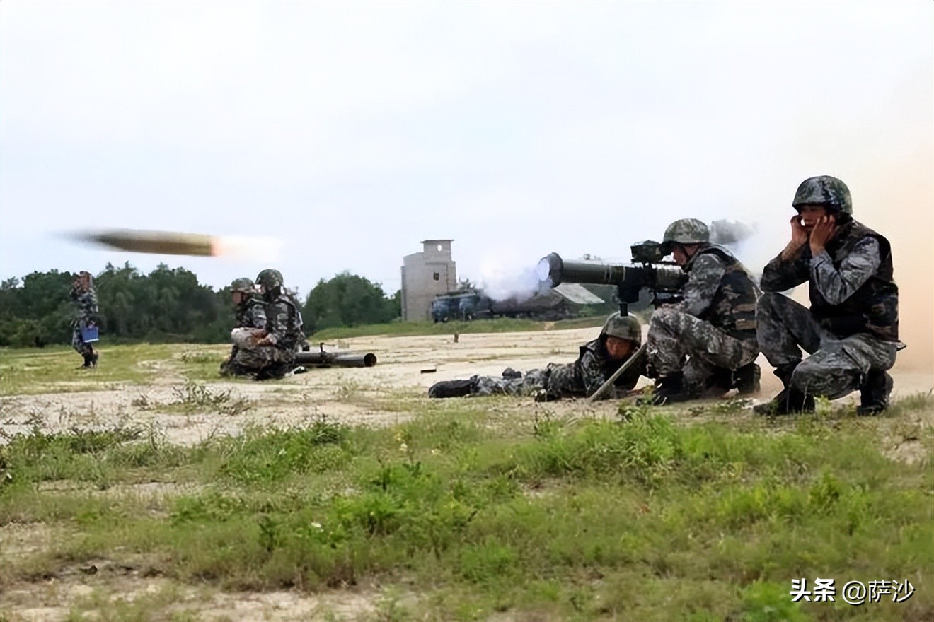 80年代部队使用的130火箭炮,中国83式履带122毫米火箭炮