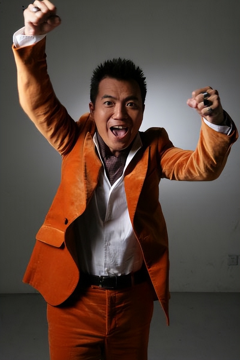 黄健翔前妻孙颖现状,黄健翔一家近照