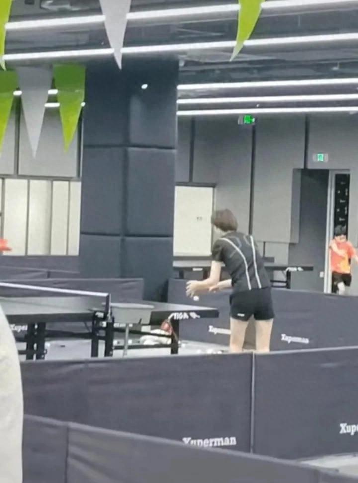 许昕开球馆张继科去了么,许昕乒乓球赛