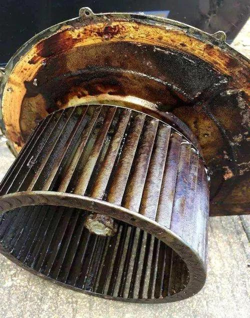 清理抽油烟机油垢视频教学,抽油烟机顶部油垢怎么清理