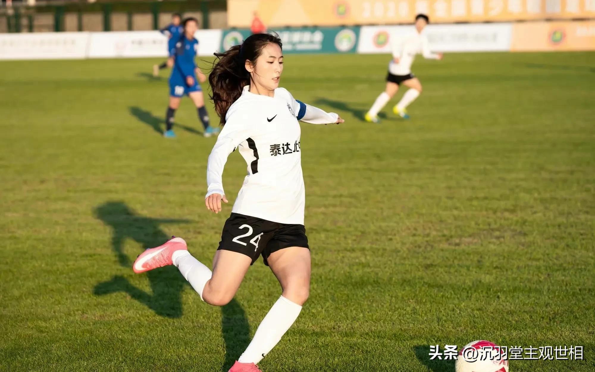 女足姜明佐颜值,姜明佐晒美照笑容甜美有梨涡