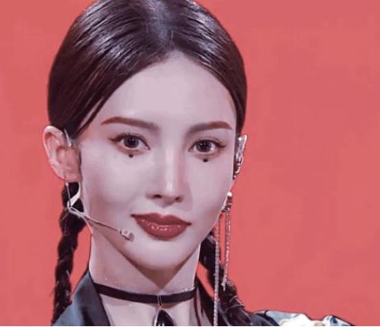 鞠婧祎杨幂迪丽热巴刘亦菲视频,杨幂演戏抿嘴小动作