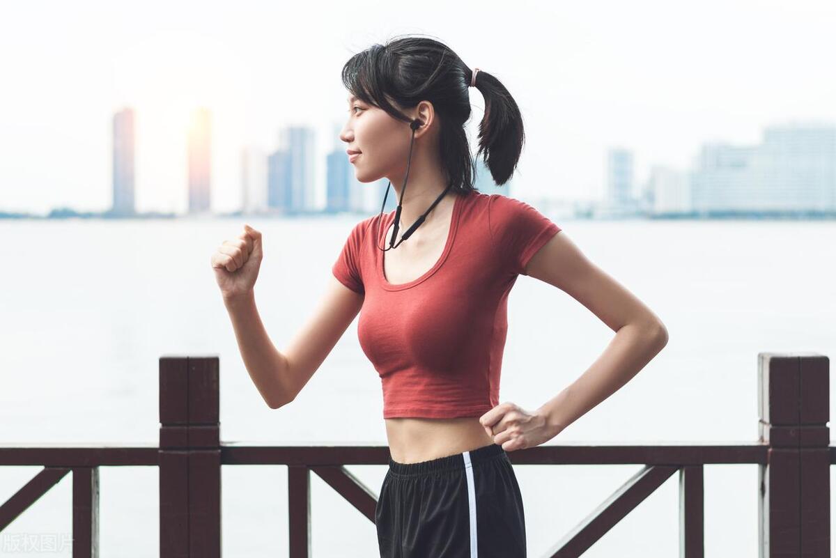 天冷跑步和天热跑步哪个效果好,天气热了跑步没劲怎么回事啊