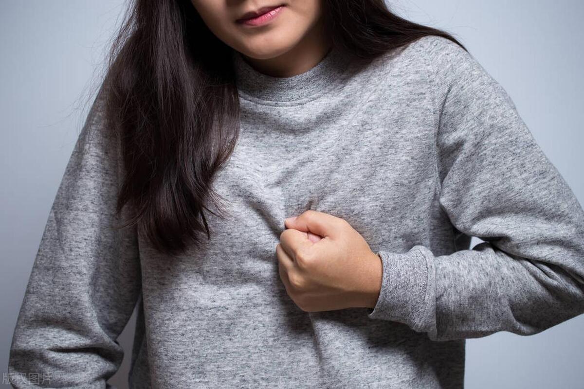 产后乳房有血丝怎么办,产后第二天乳房出血是怎么回事