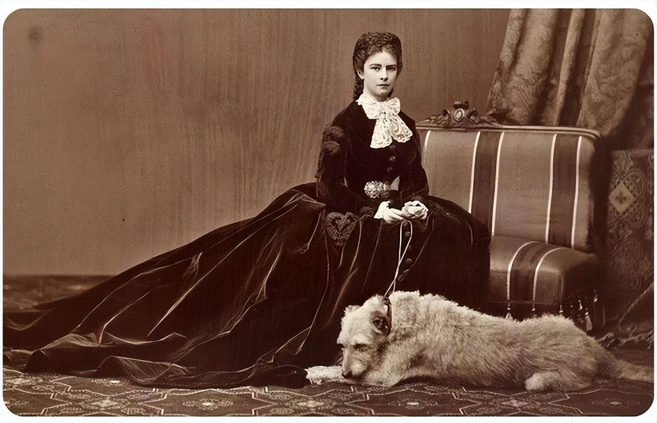 茜茜公主的疯狂美容,茜茜公主美容过程