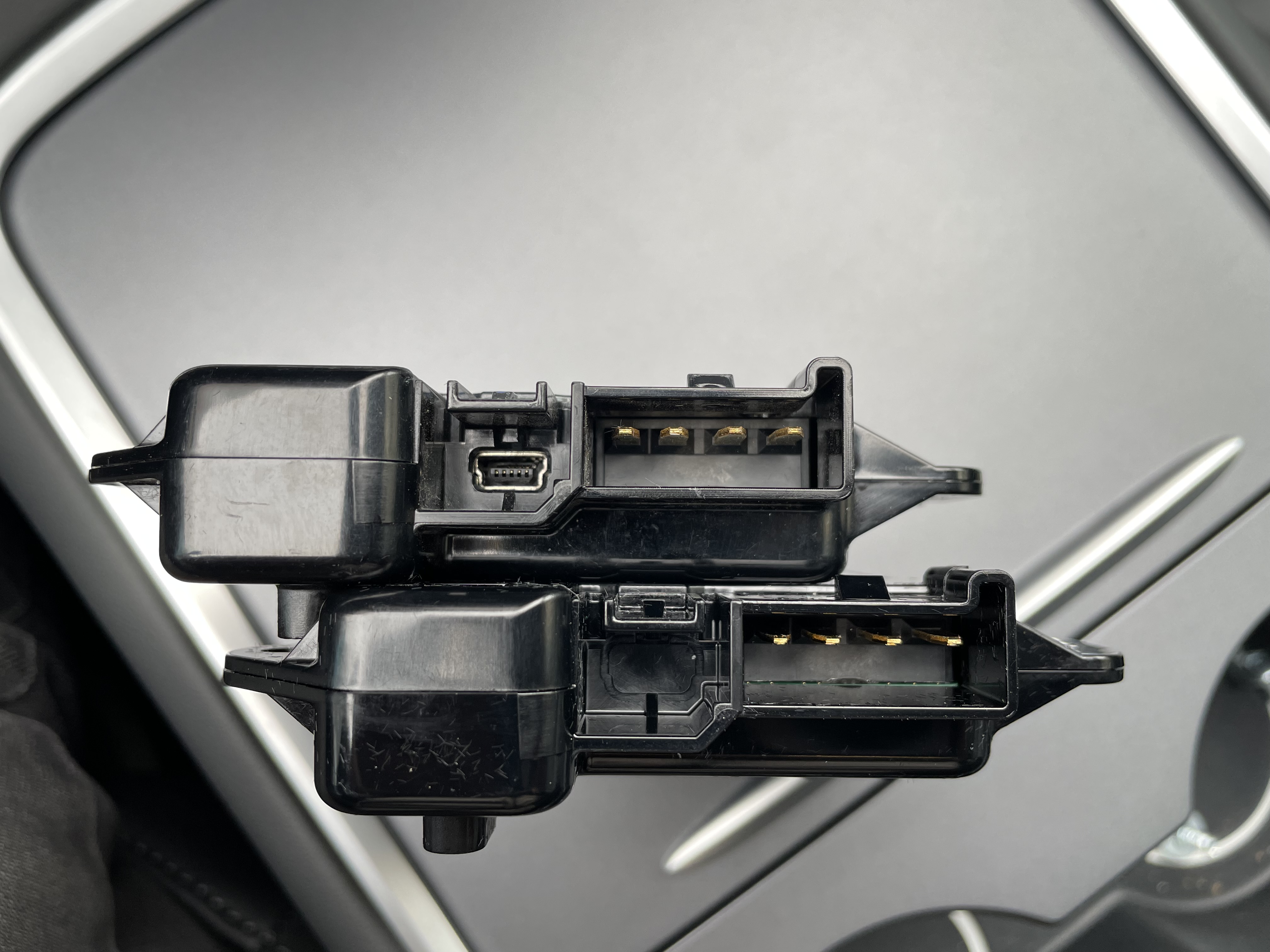 花费299元，找回Model3/Y丢失的扶手箱USB接口数据功能