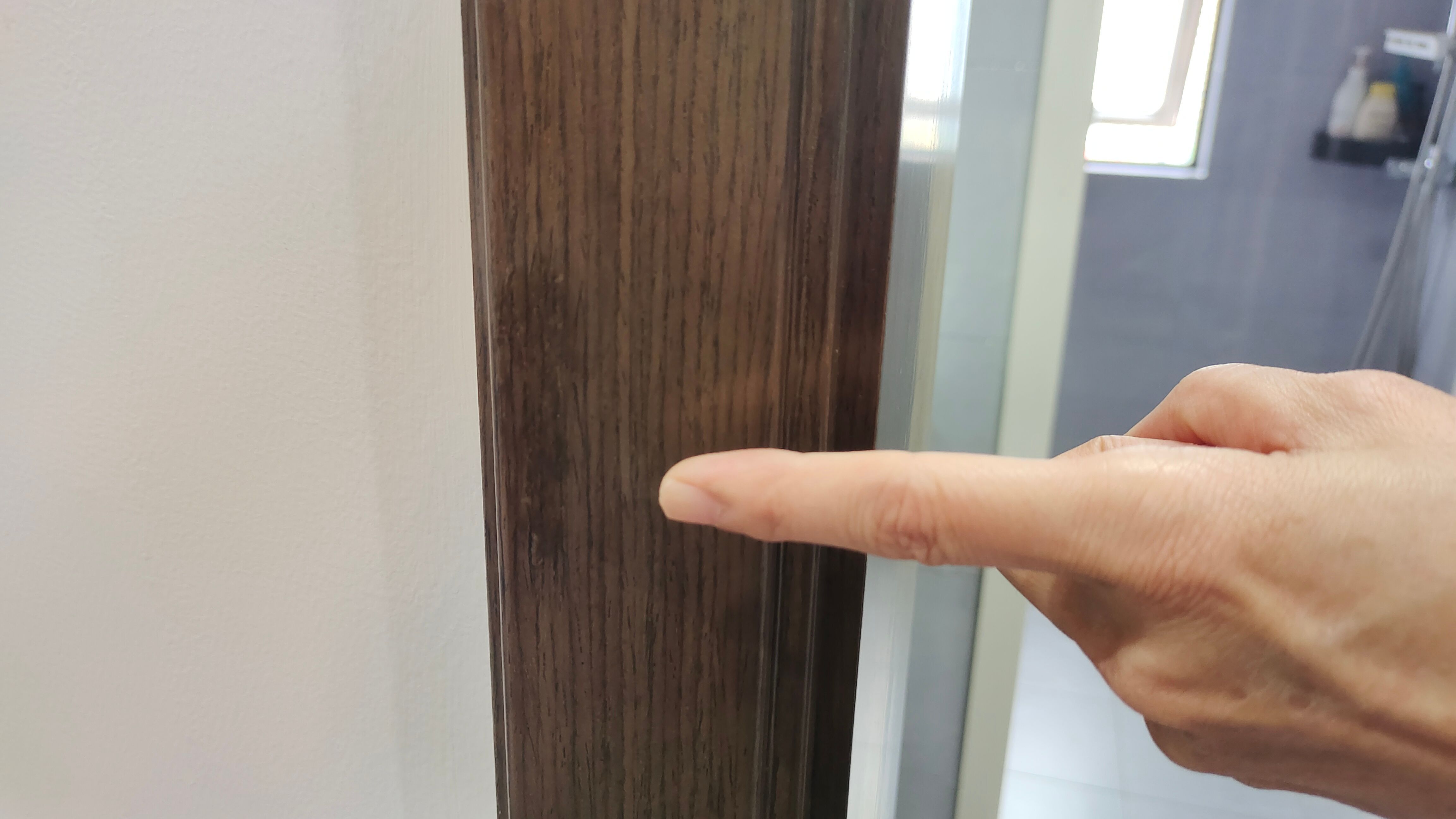 鼓包、掉漆、长黑块！大自然木门赣州产品被指存质量问题