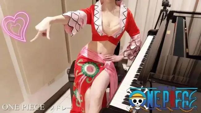 把麦克风塞进内衣、*点露**舔耳、假高潮：才艺在风骚面前一文不值