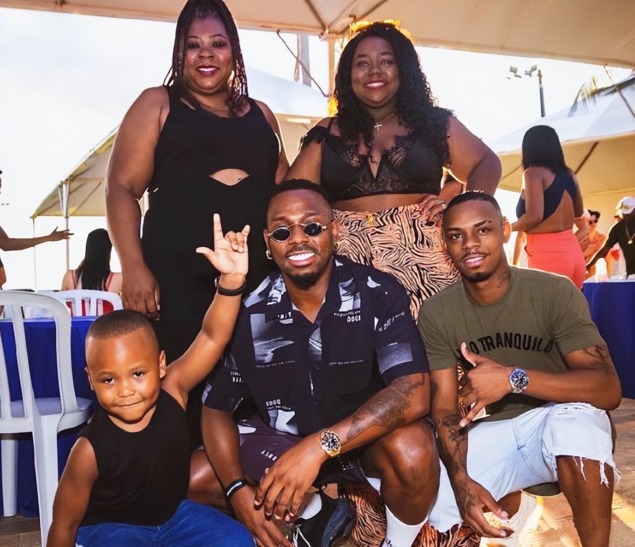 中国第一位购买私人飞机的男足球员出现了:我随时等待国家队征召