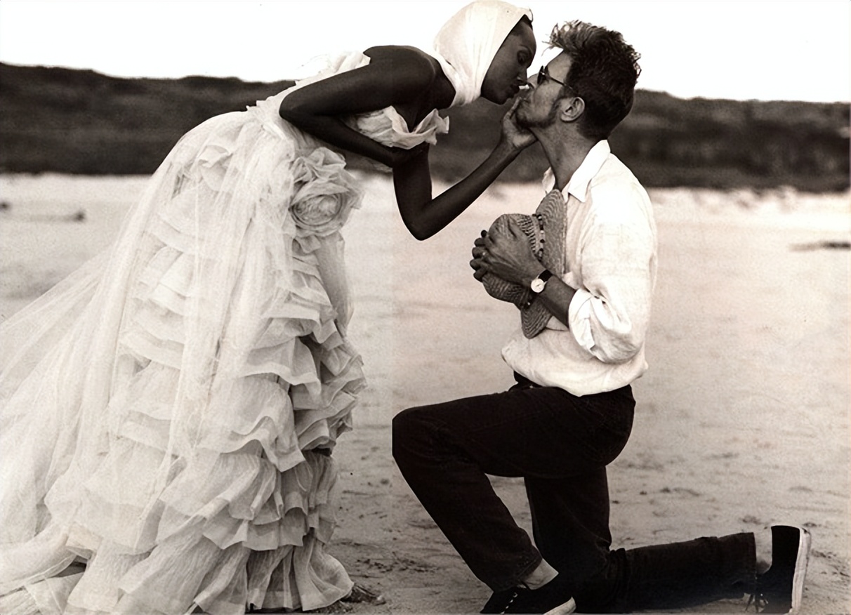 大卫鲍伊时尚风格,大卫鲍伊和妻子伊曼