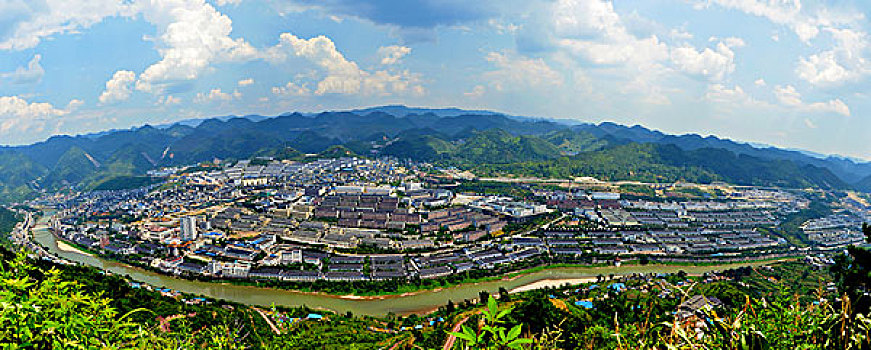 茅台集团贡酒60年多少钱一瓶,茅台贡酒52度250ml价格2006