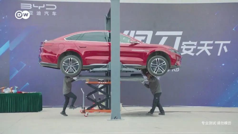 不惧针刺的刀片电池能有多强？德国DW电视台给予高度评价