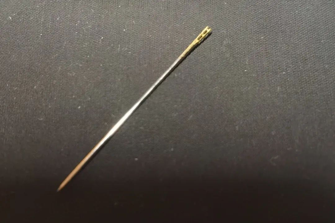 我为打蚊子站上凳子，结果两颗门牙说了拜拜