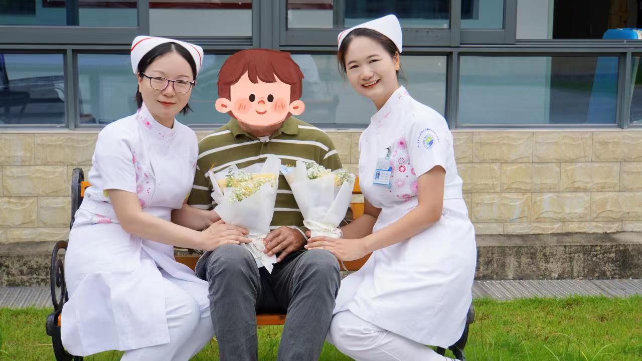老人秘密筹划“惊喜表白”，南澳七娘山护理院医护人员“520”喜提鲜花祝福