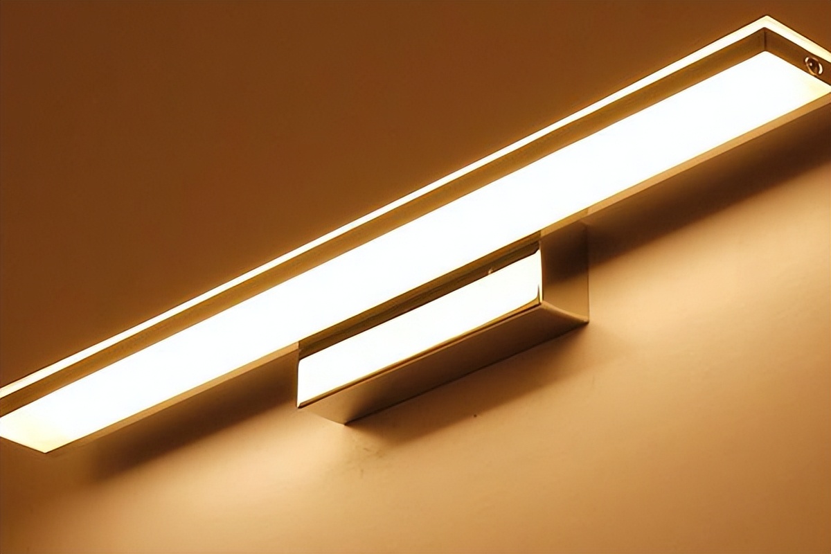 白炽灯日光灯led灯哪个更吸引虫子,镜前灯中性光好还是暖光灯好