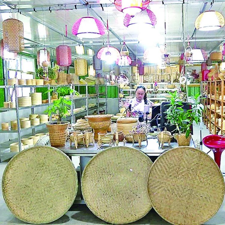 华坪县残疾人竹编厂李兴君,李兴君竹编手艺