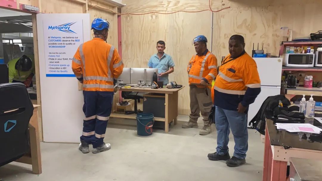 孙哥在新西兰:15岁退学,17岁生子,28岁出国,一小时挣200元