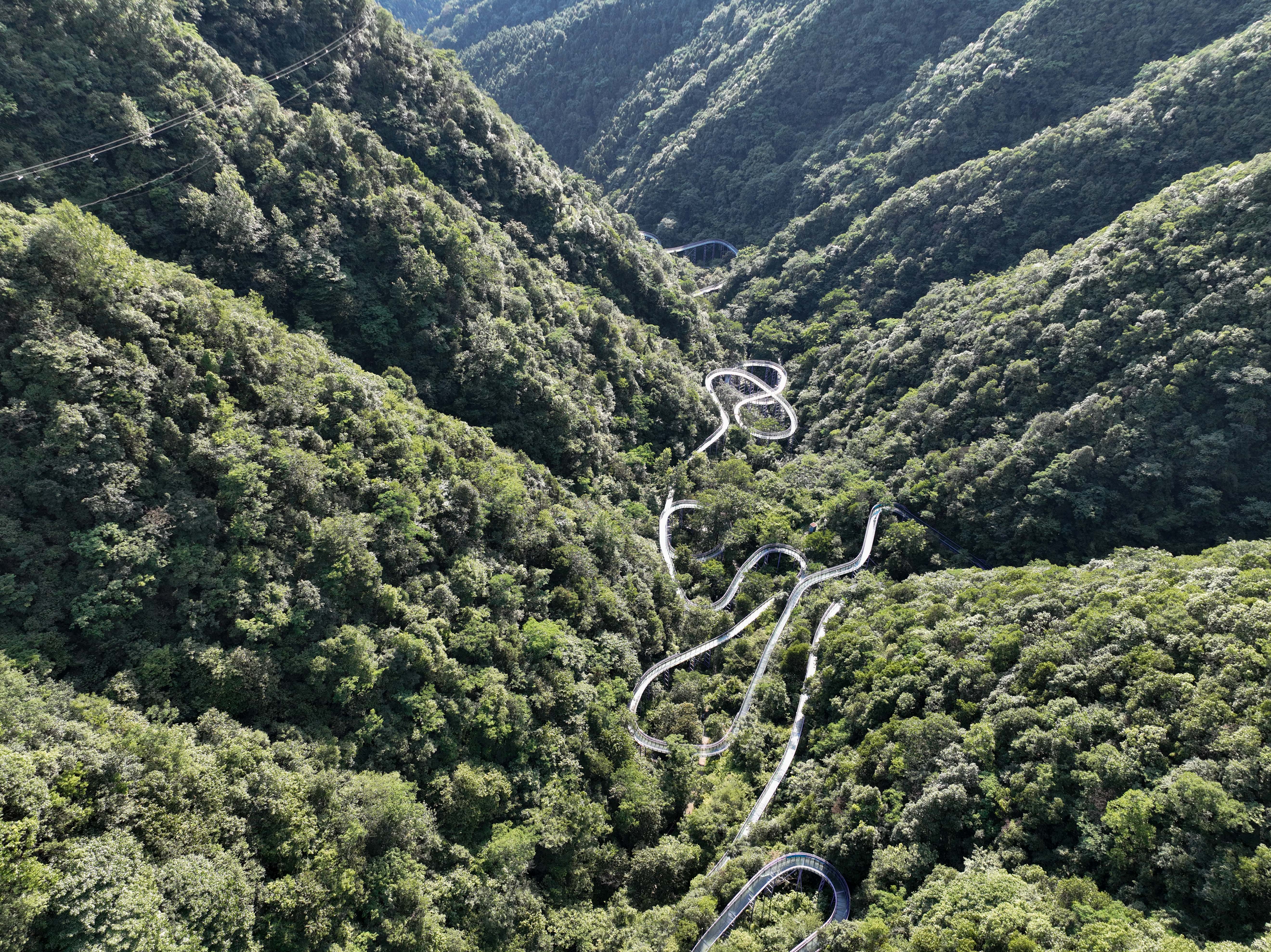 全球最长的通体玻璃漂流，距离杭州2小时就有，赶紧来玩玩