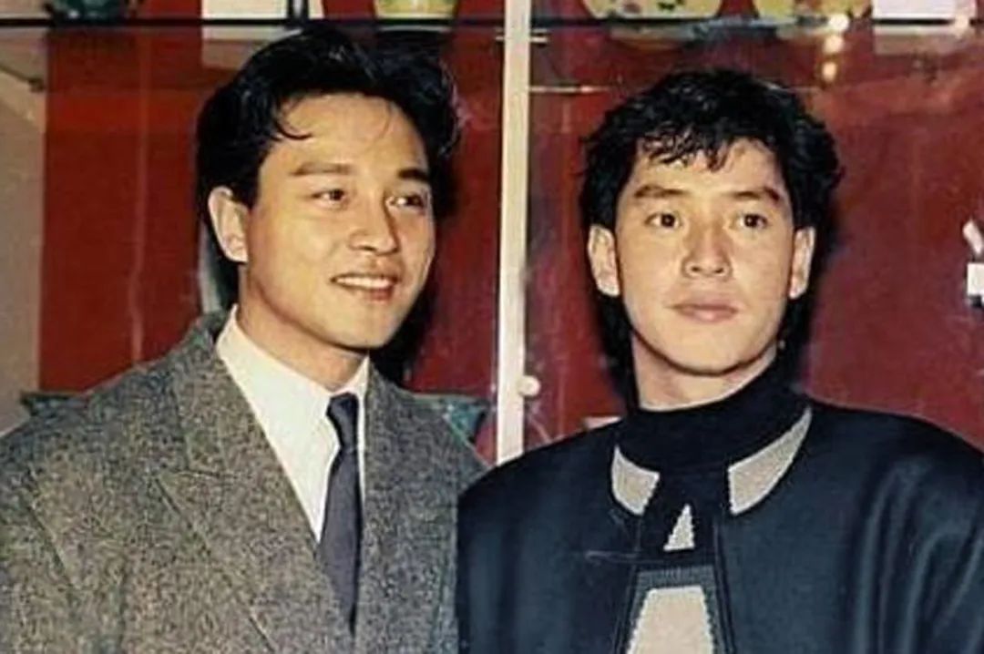 张国荣80年代天王巨星现场,80年代香港的天王巨星和天后