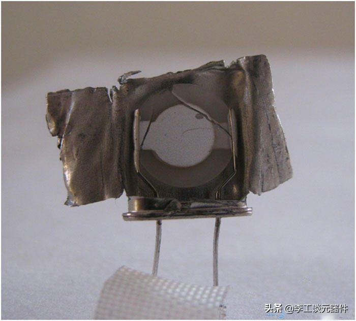 晶振是有源晶振和无源晶振的统称,晶振是干什么用的