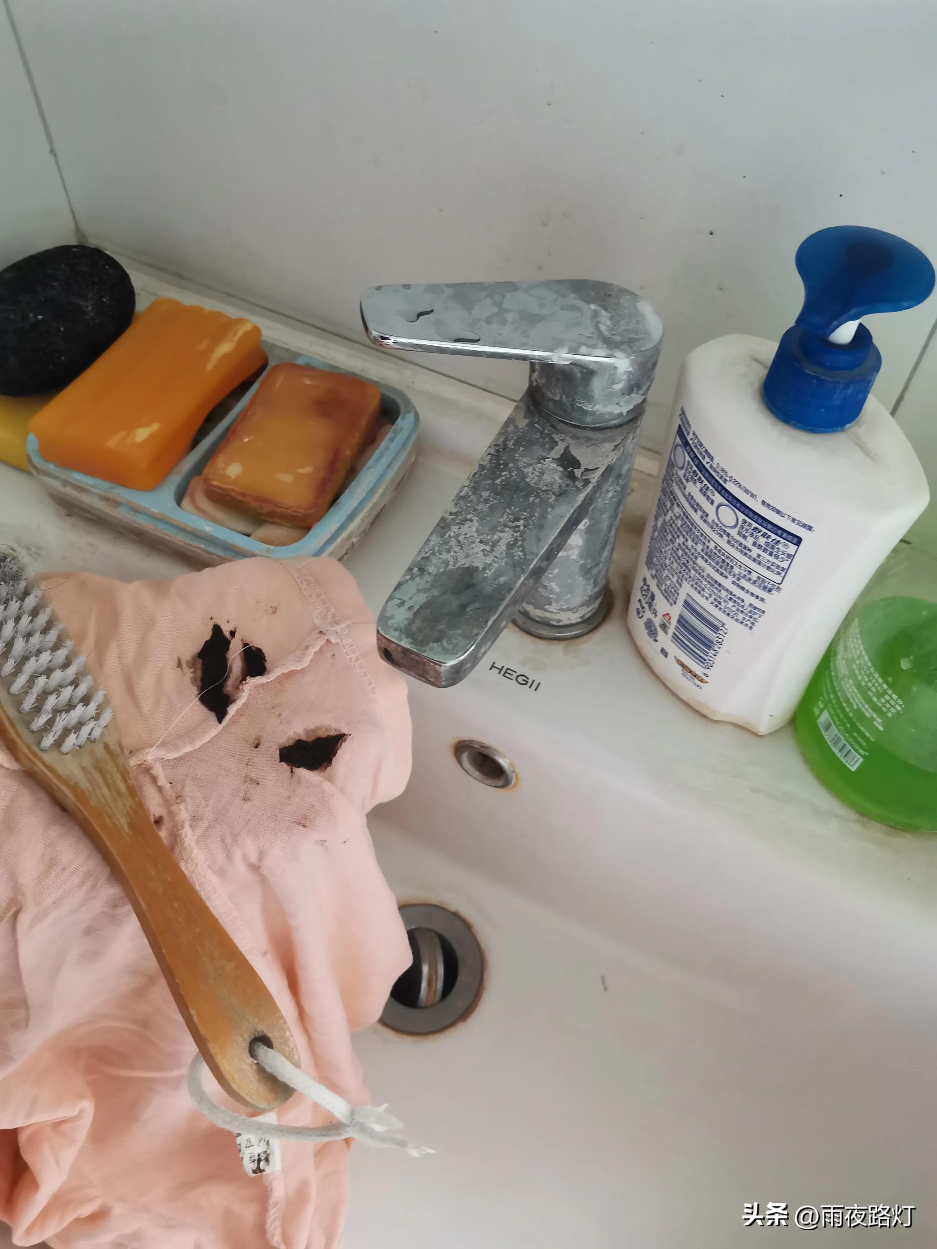 《和老妈在一起的日子》之小窍门:裤头子沾屎巧清洗