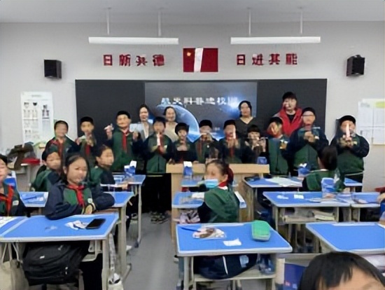 航天点燃梦想研学活动,中国航天日航天科技进校园活动