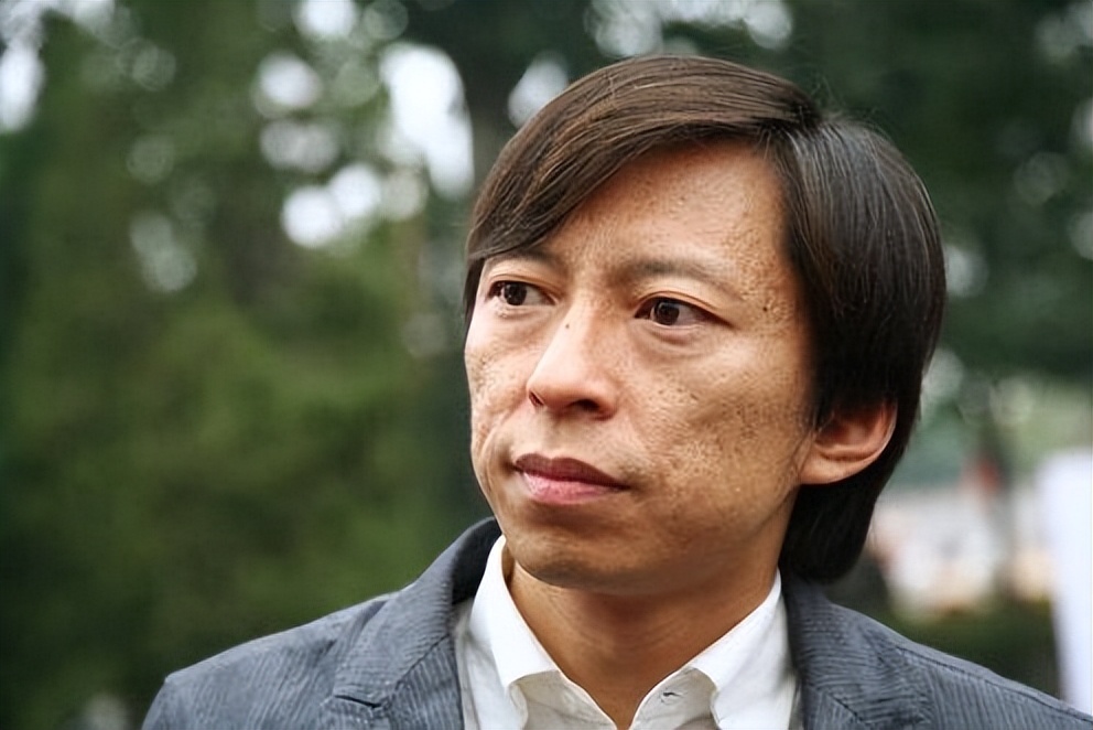 17岁上北大的他,他十七岁考上清华22岁生子