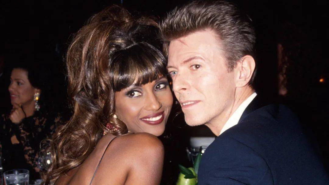 大卫鲍伊妆容,大卫·鲍伊年轻照片