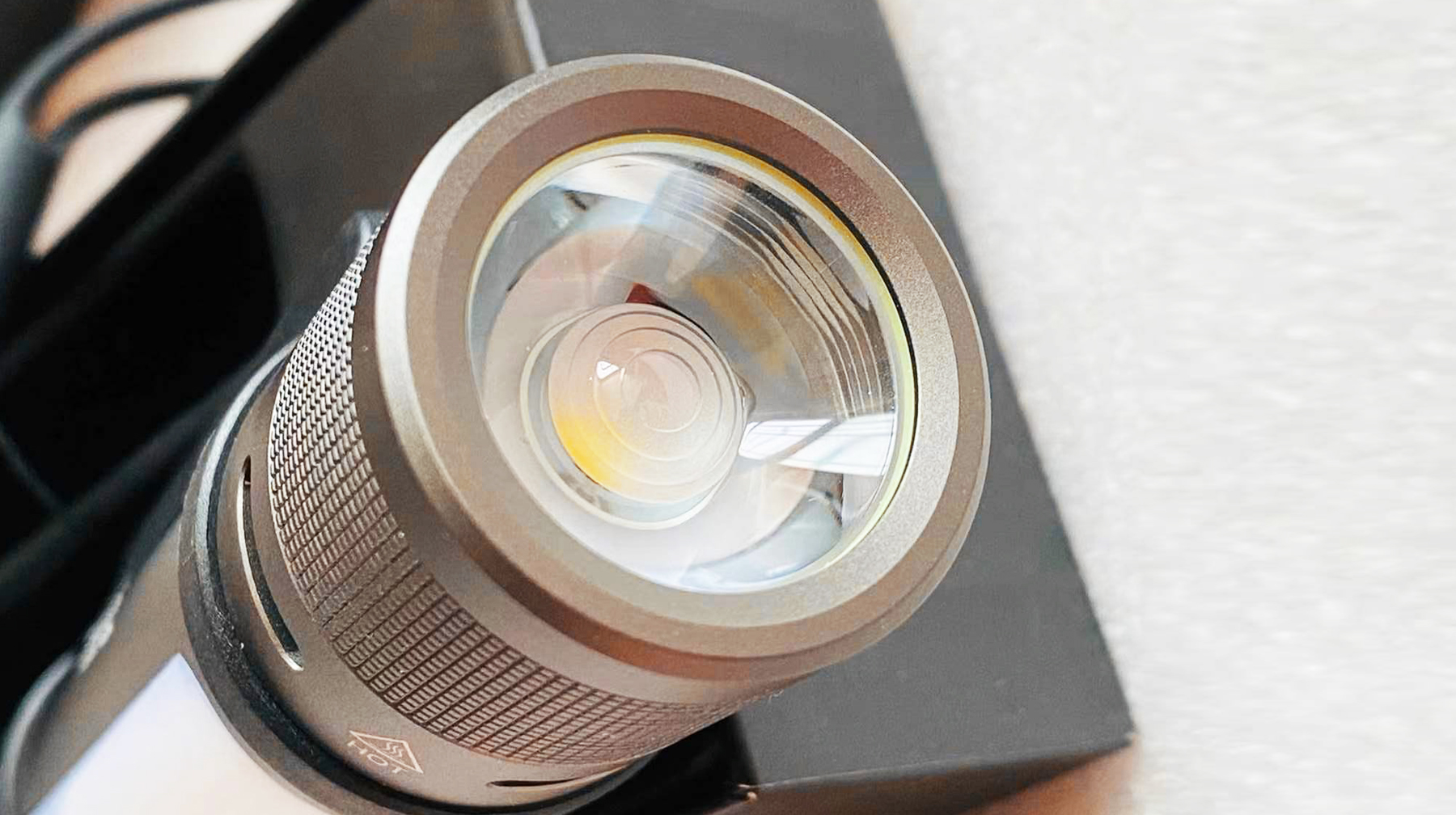 强光和超亮手电筒推荐,红白色强光手电筒