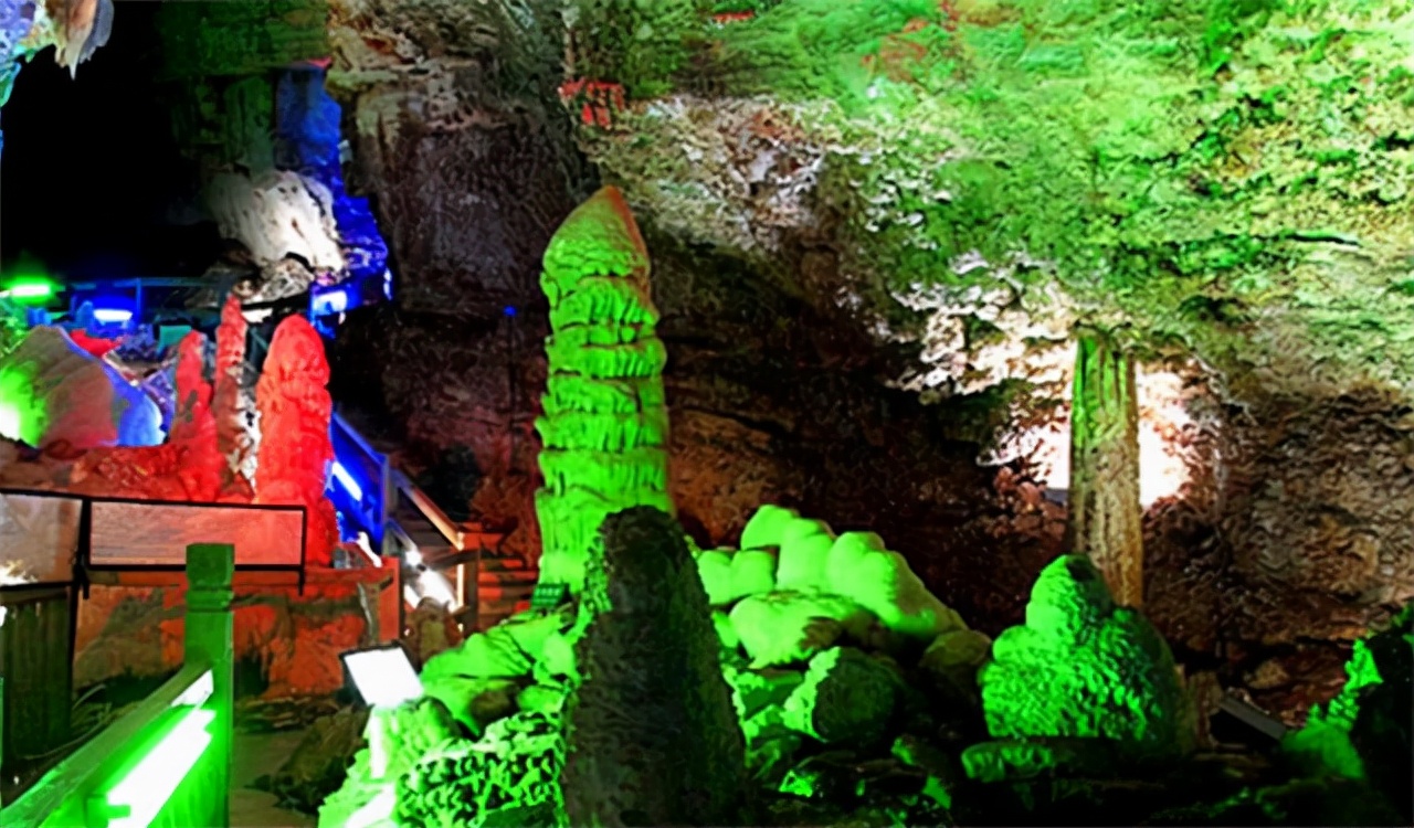 1964年，河南农民发现自家有一个“雪花洞”