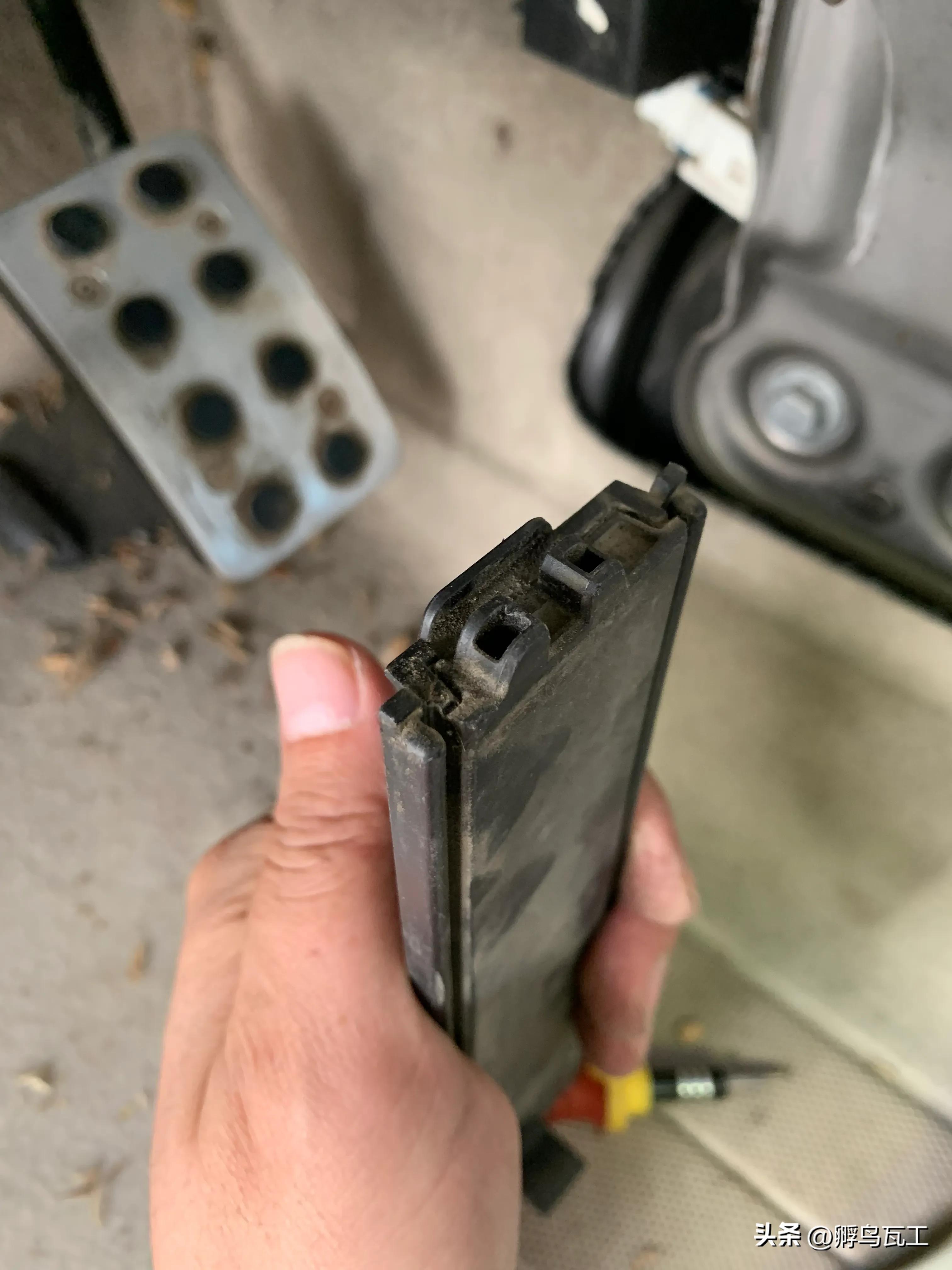 14款标致508空调滤芯更换教程,11款标致508更换空气滤芯