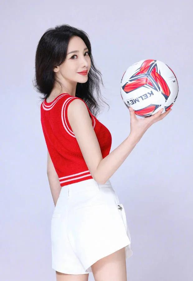 柳岩变身大姐大,柳岩变身李小璐